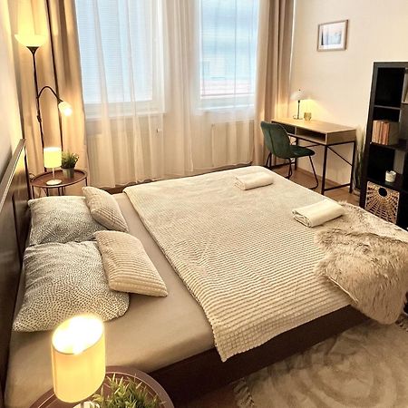 Apartment Tina - Old Town, Ac, Free Private Parking Bratislava Esterno foto