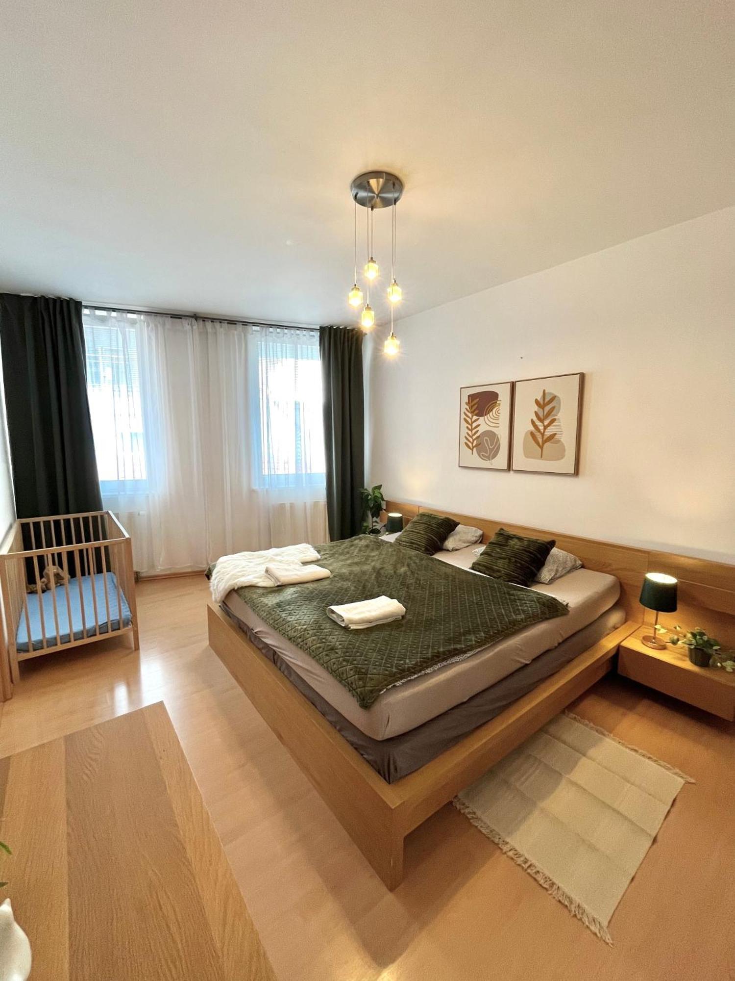 Apartment Tina - Old Town, Ac, Free Private Parking Bratislava Esterno foto