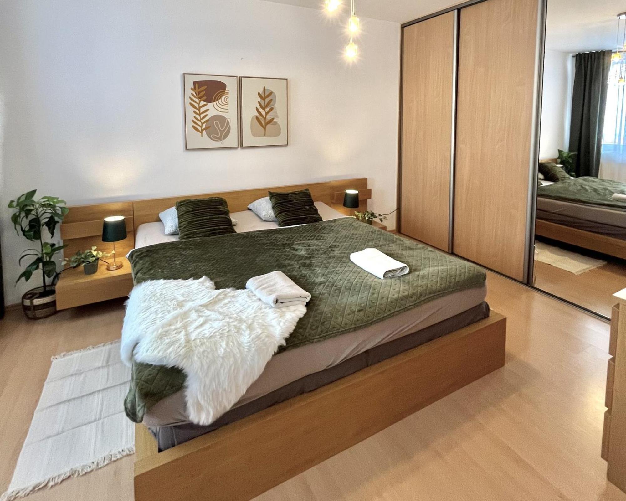 Apartment Tina - Old Town, Ac, Free Private Parking Bratislava Esterno foto
