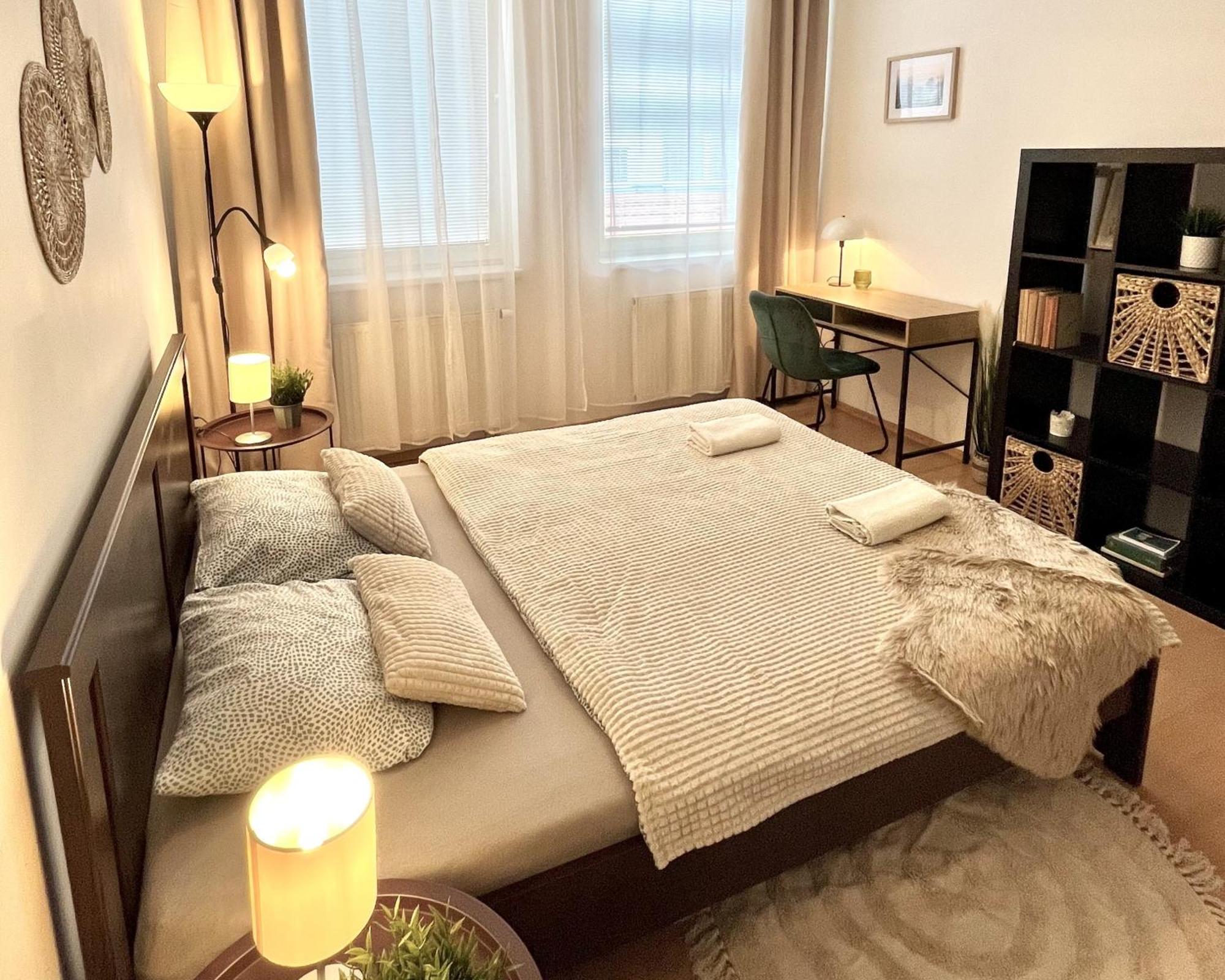 Apartment Tina - Old Town, Ac, Free Private Parking Bratislava Esterno foto